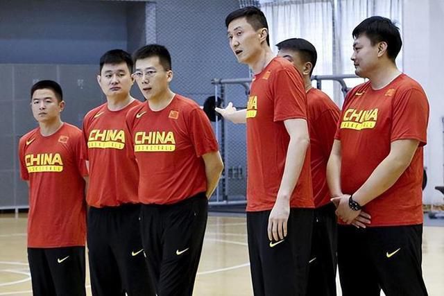 对于最让观众捧腹的“夺宝小分队”在郑家村“认爸”那场戏，葛优幽默回答让现场观众爆笑,“他们几个也不是特别年轻，接不住被他们轮番叫爹”
